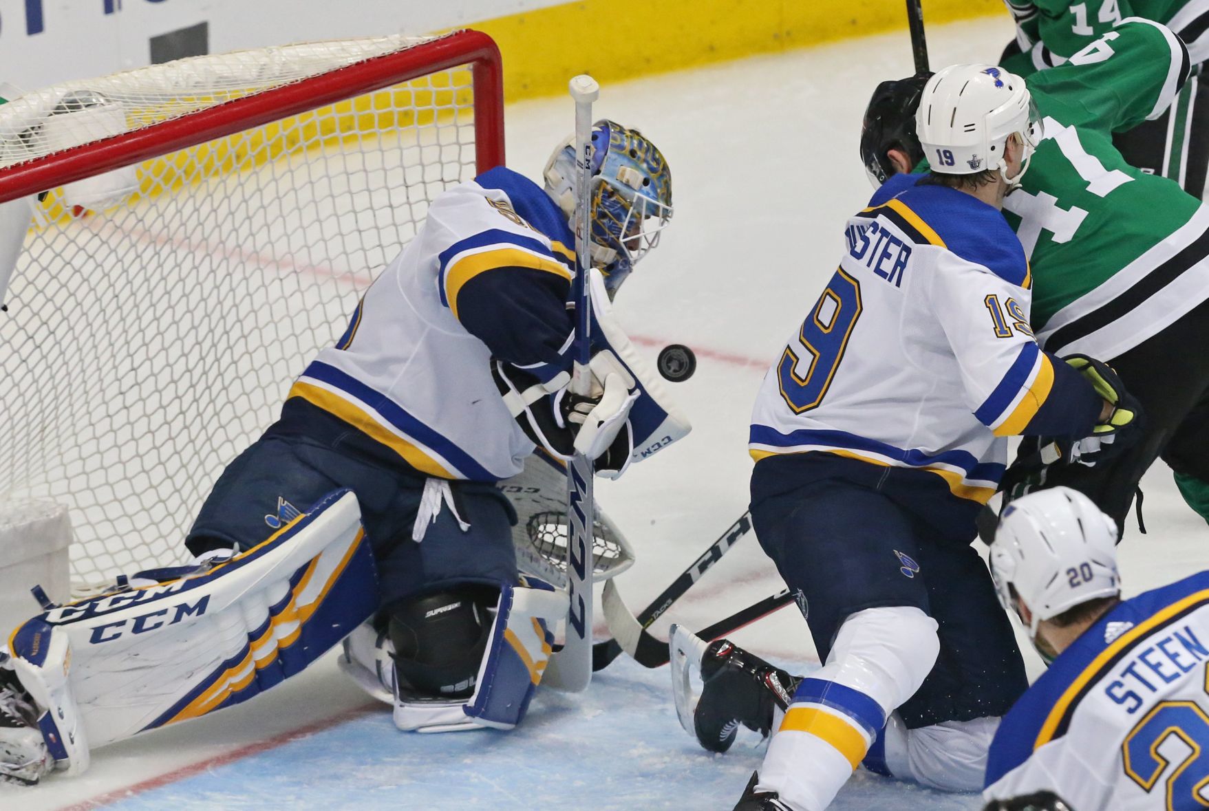 Blues and Stars play in Game 6 of the playoffs